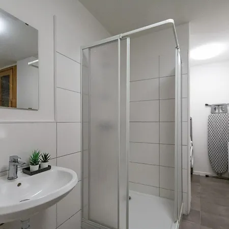 T&k - 1 To 4 - 20min To Tradefair Messe Airport Duesseldorf 아파트 *